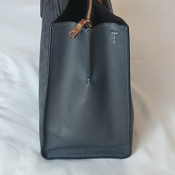 Authentic Coach bag cross body - Picture 4 of 9